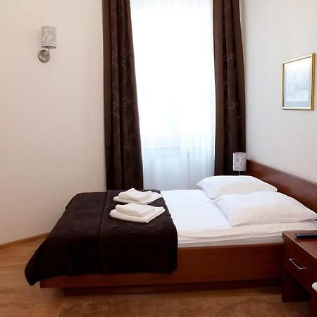 Hotel Srodmiejski Кельце Екстер'єр фото