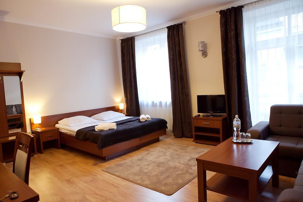 Hotel Srodmiejski Кельце Екстер'єр фото