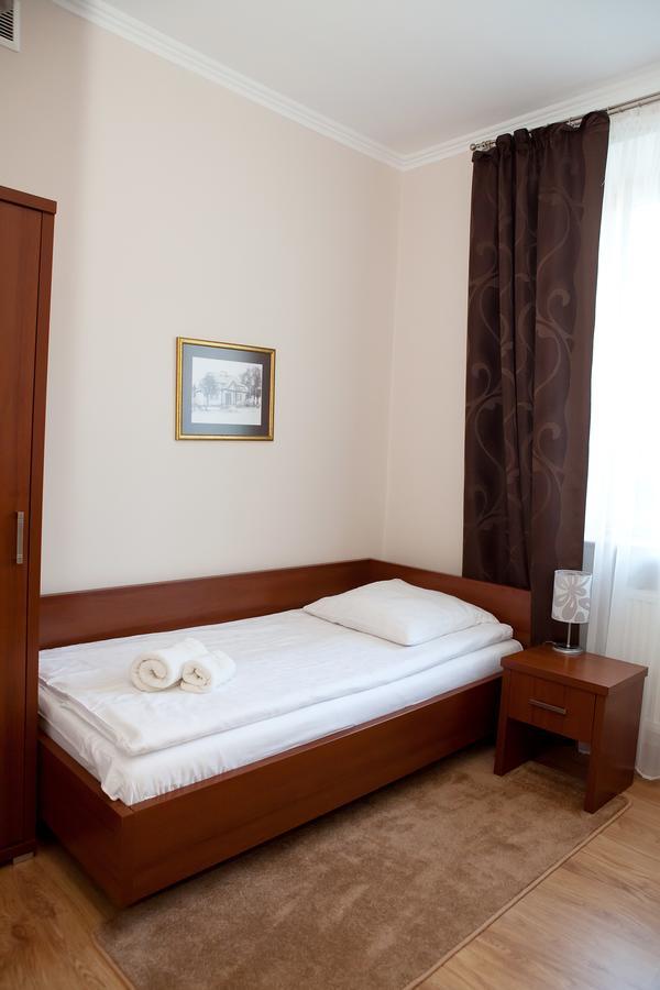 Hotel Srodmiejski Кельце Екстер'єр фото